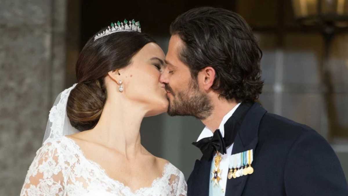 7 Most Memorable Royal Kisses Caught on Camera