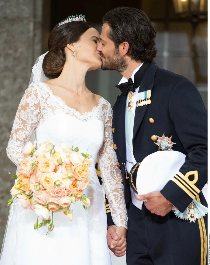 Most Memorable Royal Kisses Caught on Camera 2