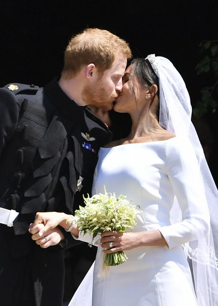 Most Memorable Royal Kisses Caught on Camera 4