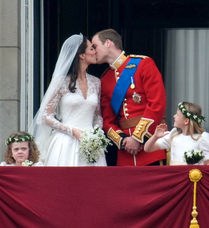 Most Memorable Royal Kisses Caught on Camera 6